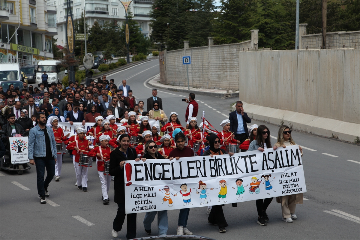 Bitlis'te Engelliler Haftası için yürüyüş yapıldı