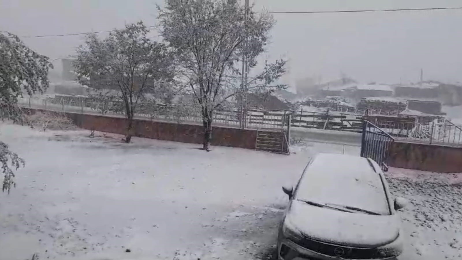 Erzurum'da kar bitmedi