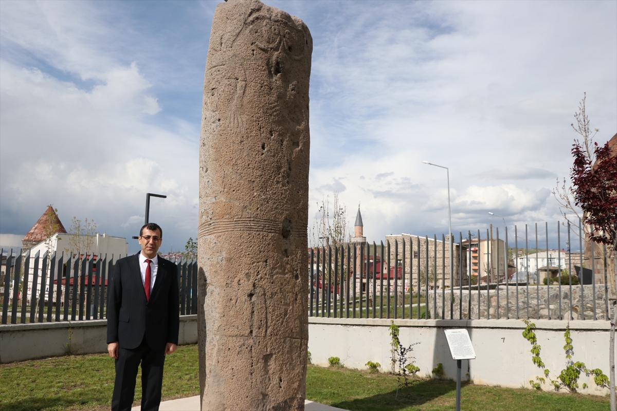 Kaçak kazıda ortaya çıkan 6 tonluk dikili taş Erzurum Müzesi'nde sergileniyor