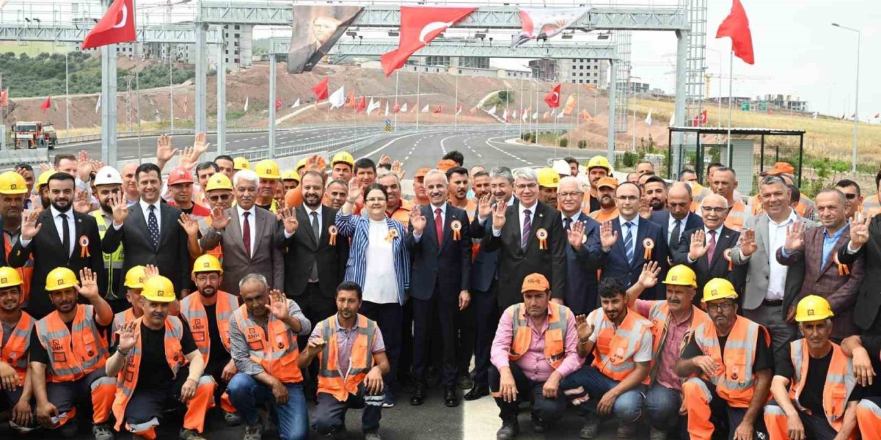 Bakan Uraloğlu: "Otoyol ağımız 3 bin 726 kilometreye ulaştı"