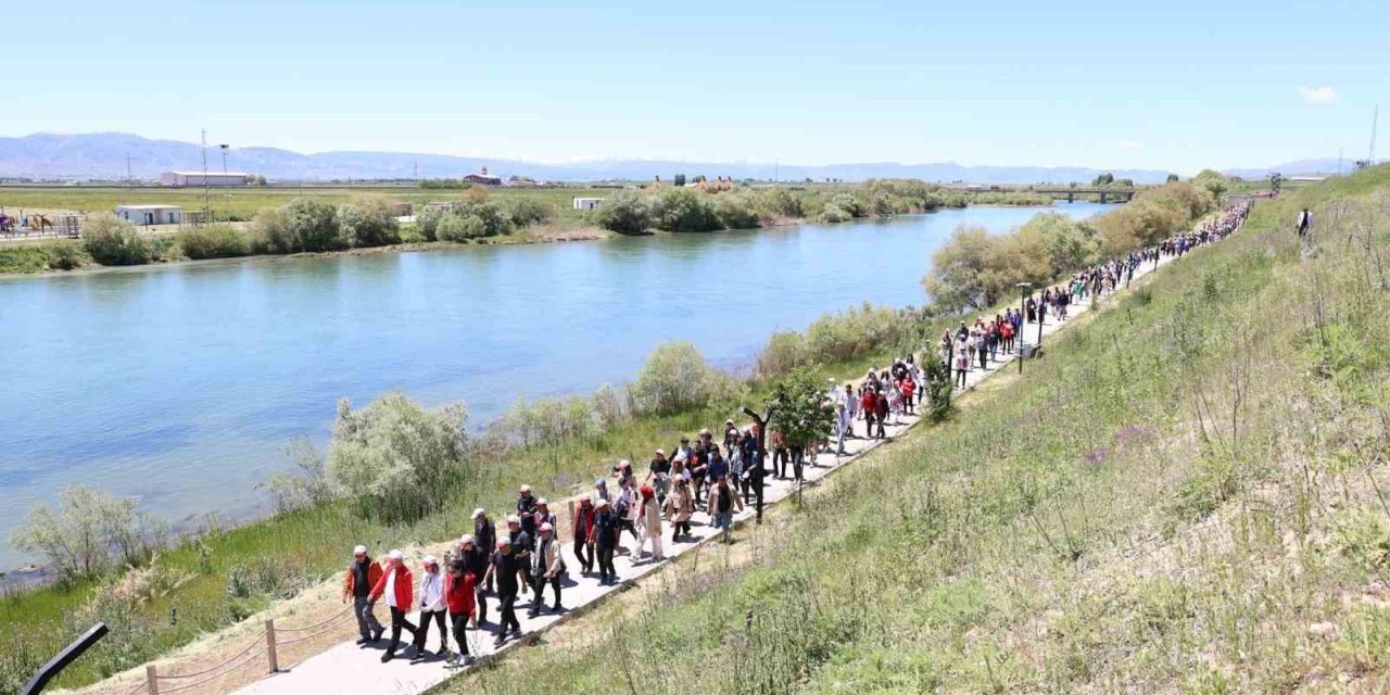 Muş’ta düzenlenen gençlik yürüyüşüne 1071 genç katıldı