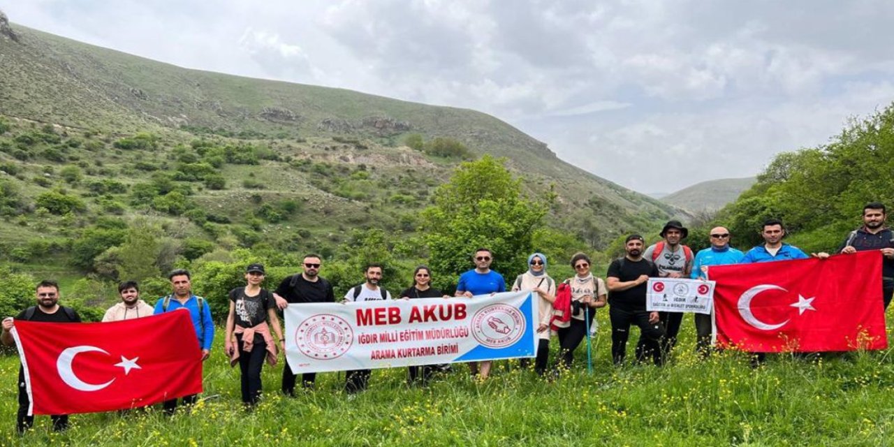 Iğdır’da öğretmenler, Atatürk'ü Anma, Gençlik ve Spor Bayramı'nda 19 kilometrelik doğa yürüyüşü yaptı