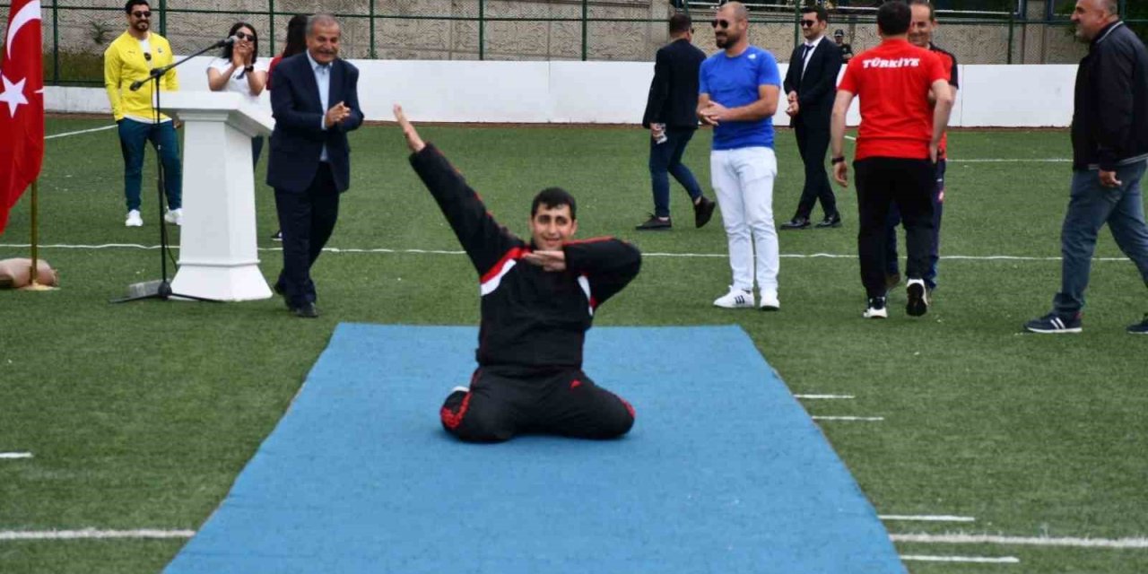 Tatvan'da 19 Mayıs Atatürk'ü Anma, Gençlik ve Spor Bayramı kutlandı