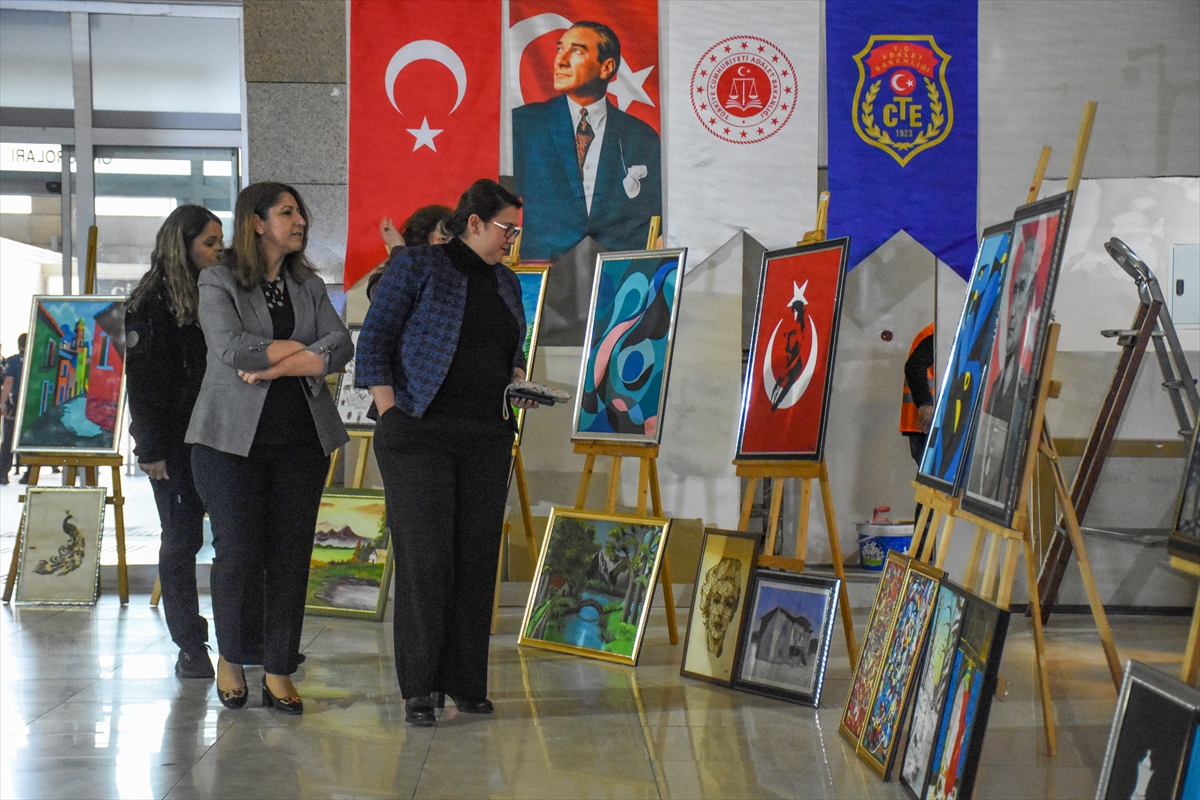 Van'da hükümlülerin yaptığı resimler sergilendi