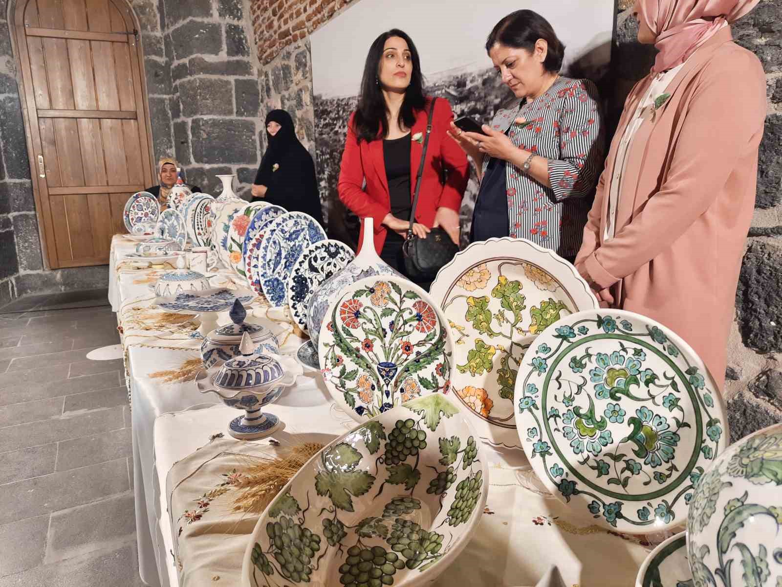 Kars’ta çini sergisi görenleri hayran bıraktı