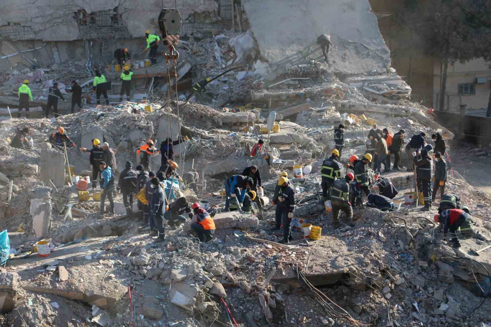 Depremde 38 kişinin öldüğü Dündar Apartmanı’nın müteahhitlerine ceza