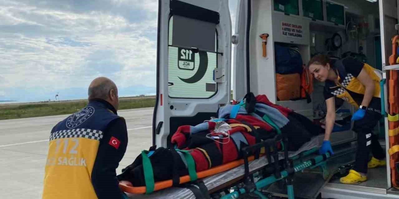 Attan düşen hasta helikopter ambulansla Van’a sevk edildi