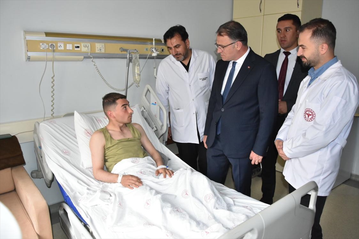 Vali Balcı'dan trafik kazasında yaralanan askerlere ziyaret