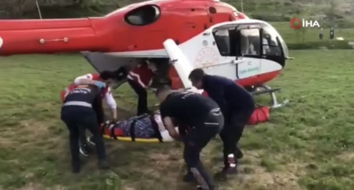 Van’da pancar toplarken düşen vatandaşa ambulans helikopter yetişti