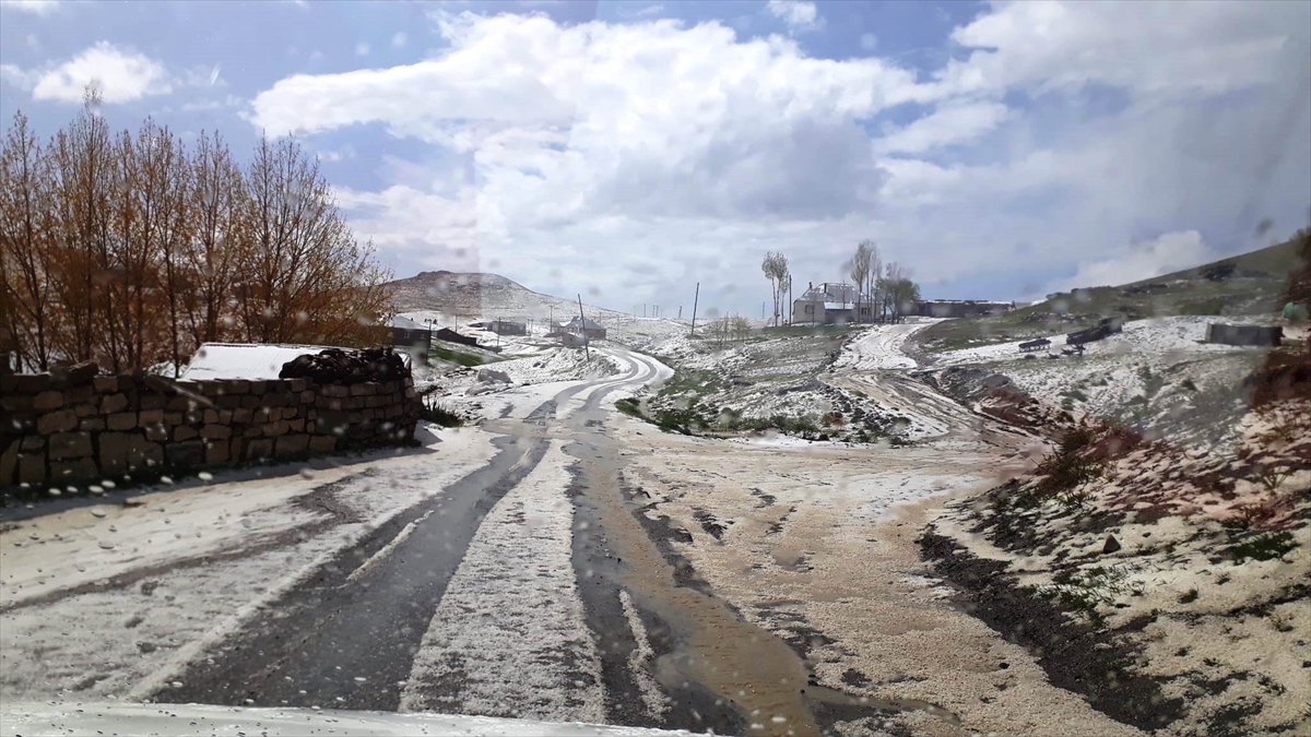 Van'da dolu hayatı olumsuz etkiledi