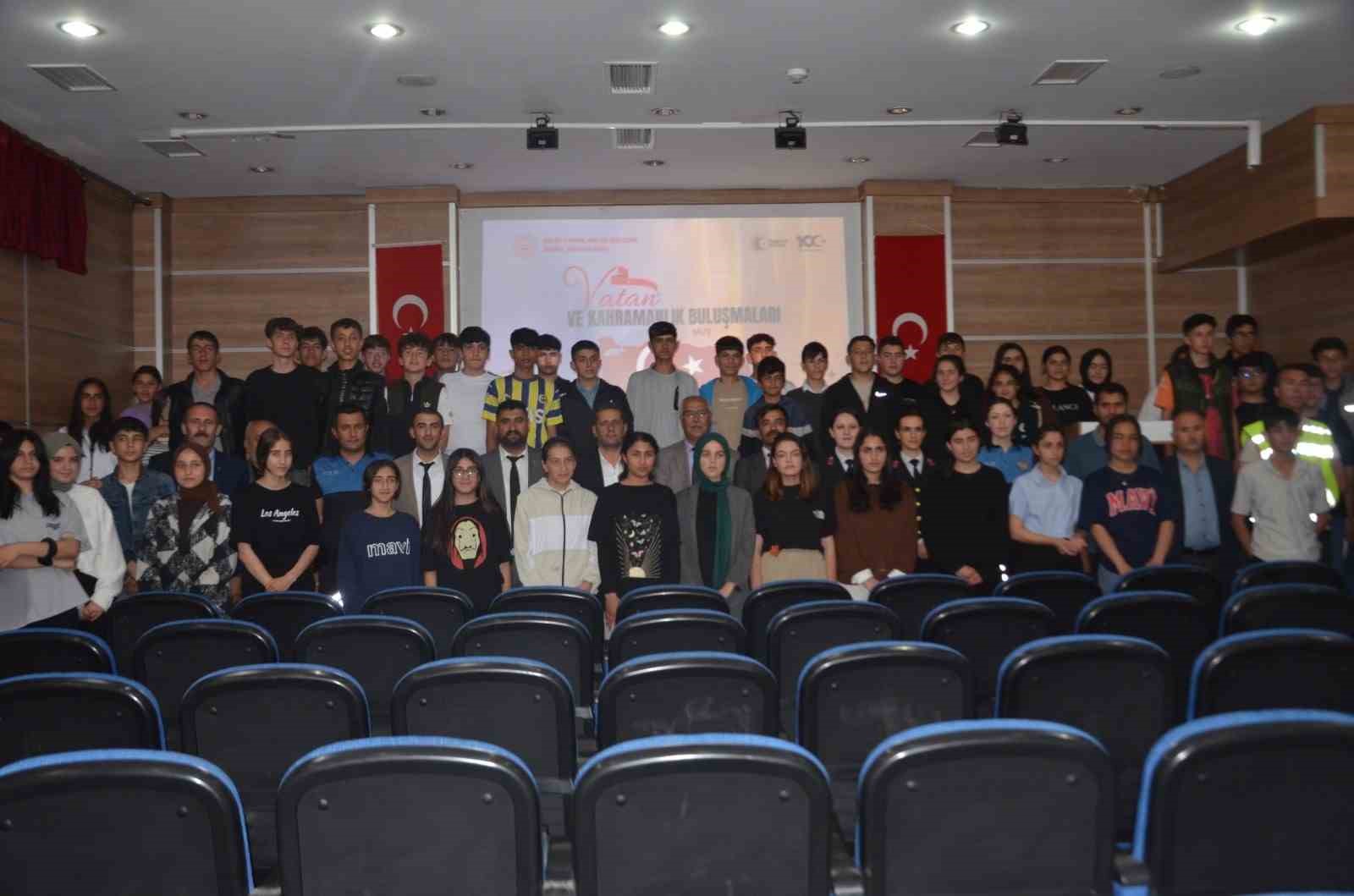 Muş’ta öğrencilere ’Vatan ve Kahraman Buluşmaları’ konferansı