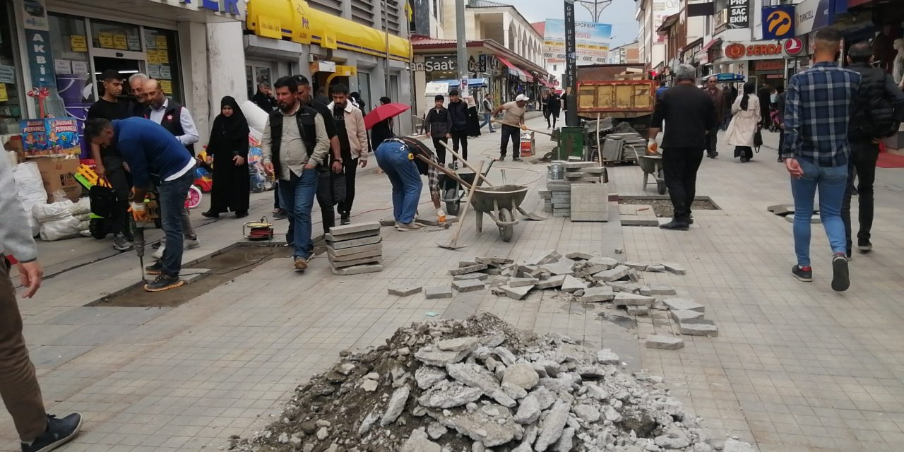 Cumhuriyet Caddesi’nde taşlar yerine oturuyor