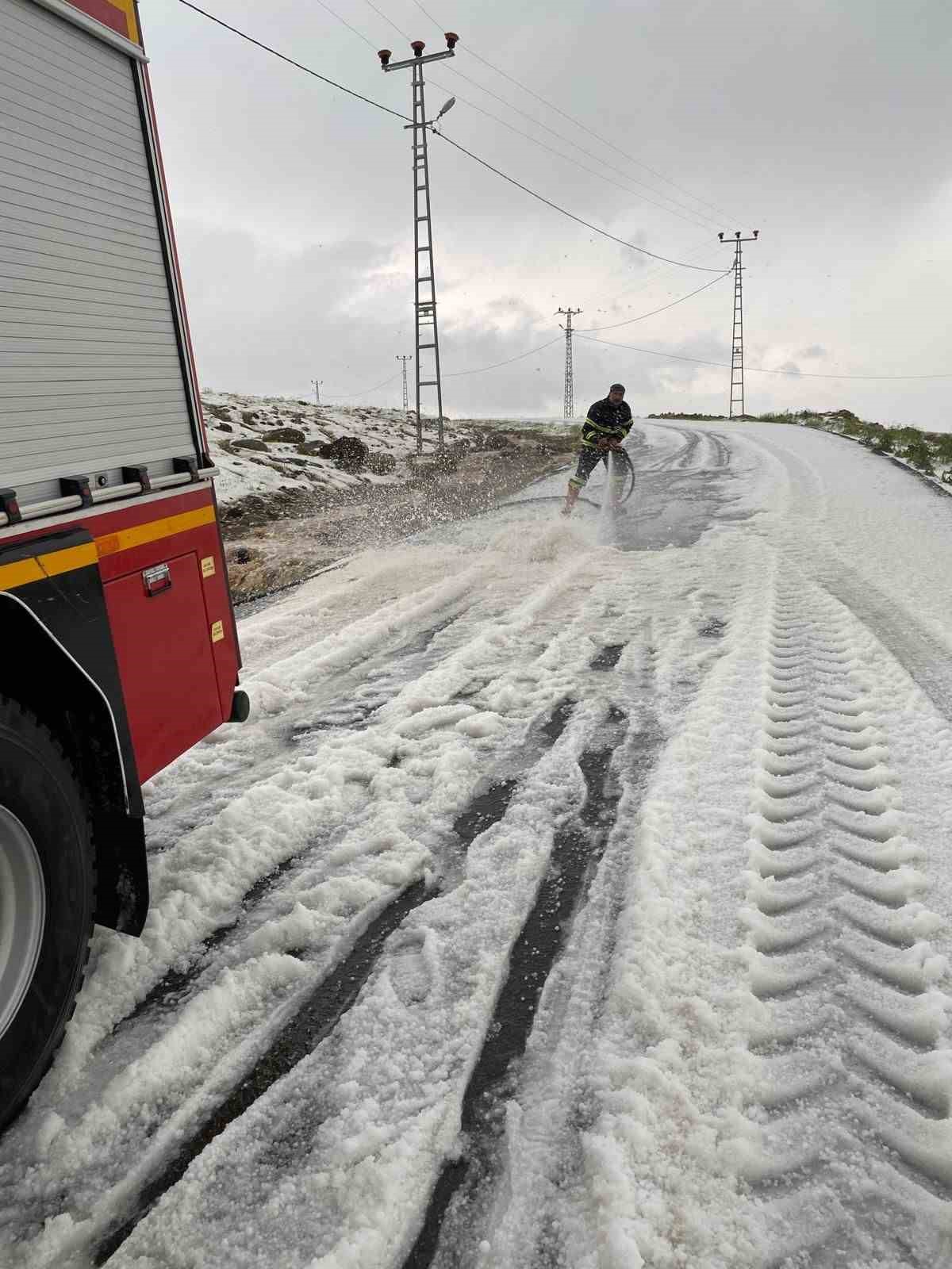 Iğdır’da sağanak taşkına ve sele neden oldu