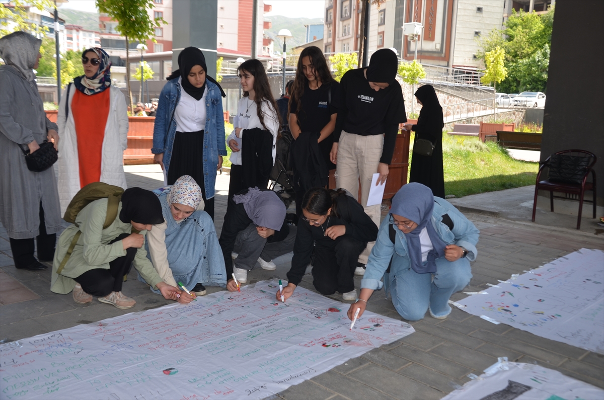 Muş'ta "Sen de Filistin İçin Bir Söz Yaz" etkinliği