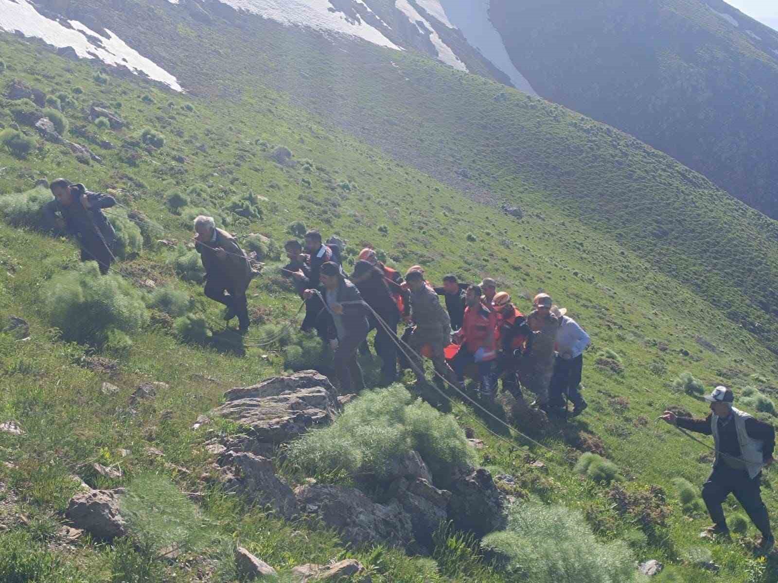 Van’da ot toplarken kayalıklardan düşen şahıs kurtarıldı