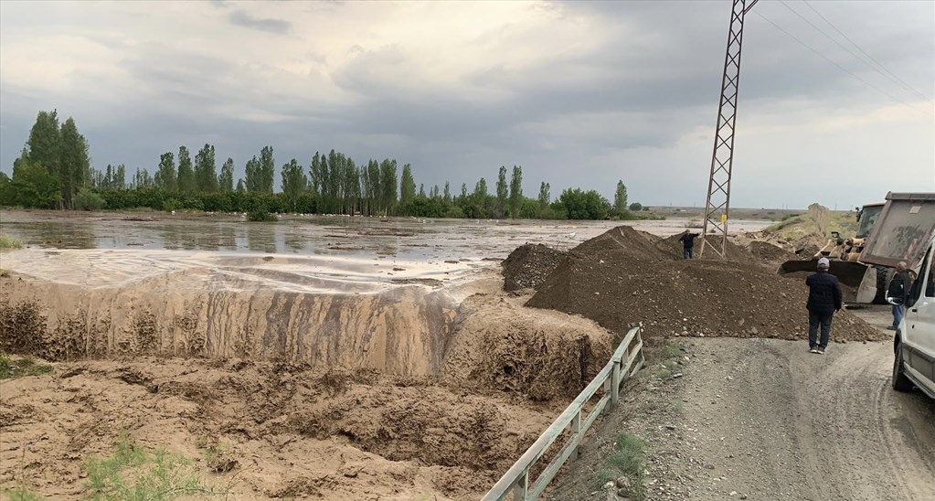 Iğdır'da sel köylerde hasara yol açtı