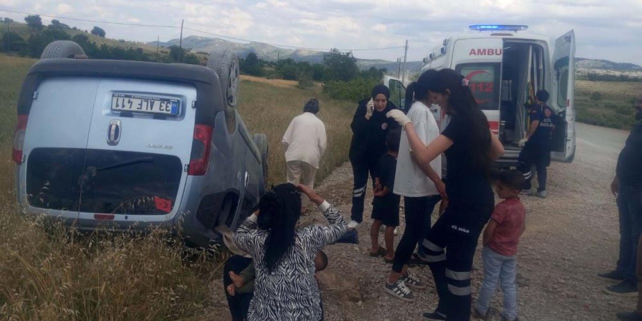 Diyarbakır’da hafif ticari araç takla attı: 4