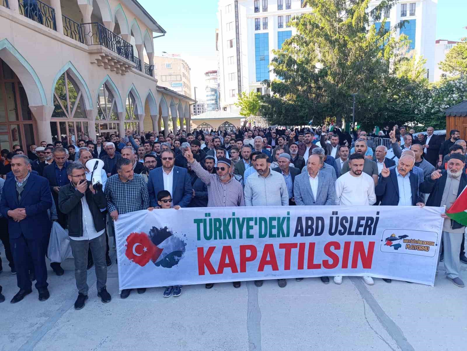 Van’da İsrail’in çadır kentteki katliamı protesto edildi