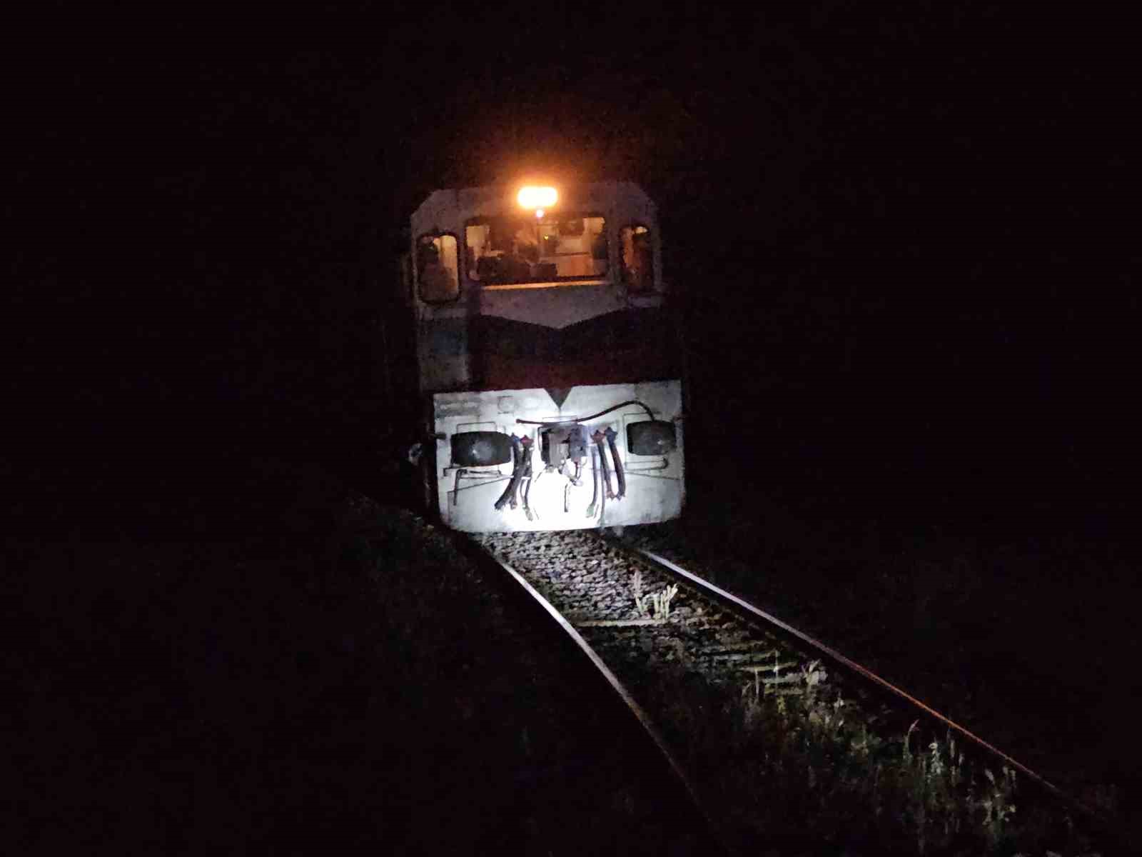 Diyarbakır’da yük treni otomobile çarptı