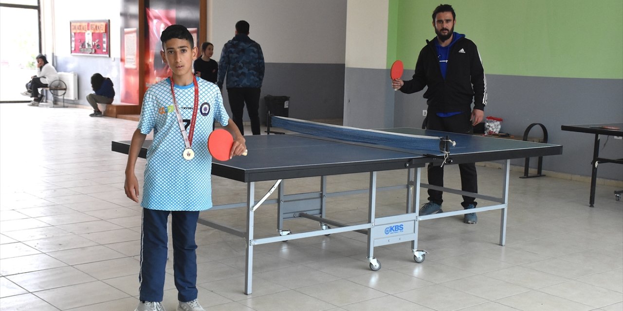 Van'da engeline aldırmayan Yusuf katıldığı ilk şampiyonada Türkiye birincisi oldu