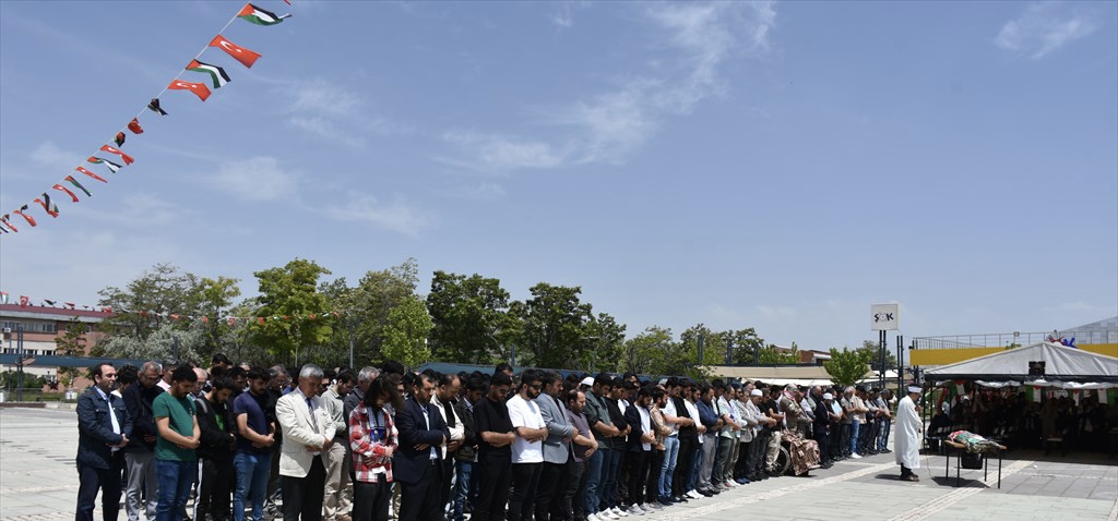 Van'da Gazze'de ölenler için sembolik cenaze töreni düzenledi