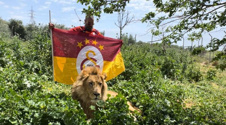 Diyarbakırlı taraftar, Galatasaray’ın 24. şampiyonluğunu aslanlarıyla kutladı