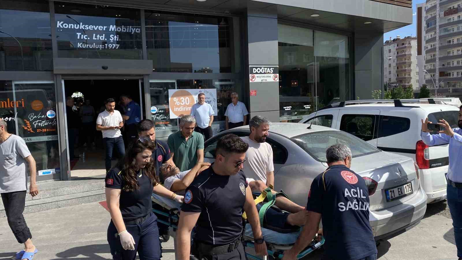 Diyarbakır’da motor kurye ile mobilya firması çalışanları arasında silahlı kavga: 5 yaralı