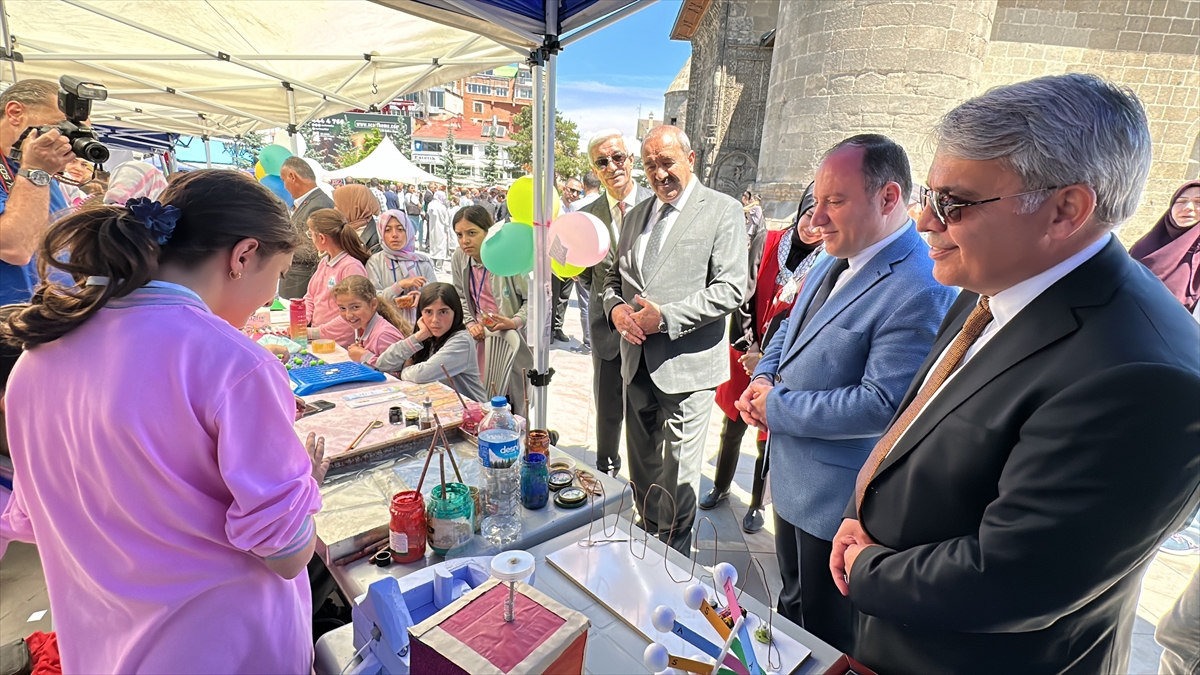 Erzurum'da öğrenciler Filistin için kermes düzenledi