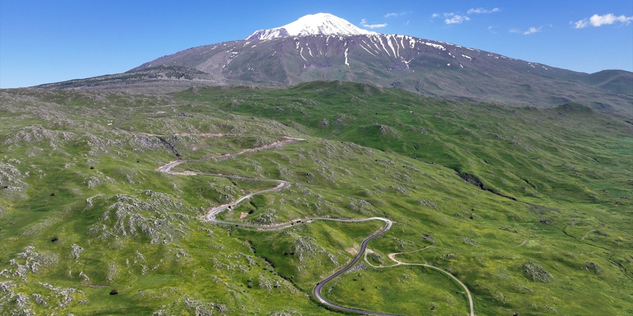 Ağrı Dağı'na "turizm ve güvenlik yolu" yapılıyor