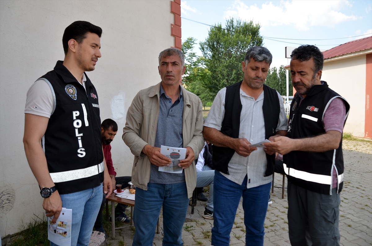 Muş'ta kurbanlık satıcılarına "sahte para" uyarısı