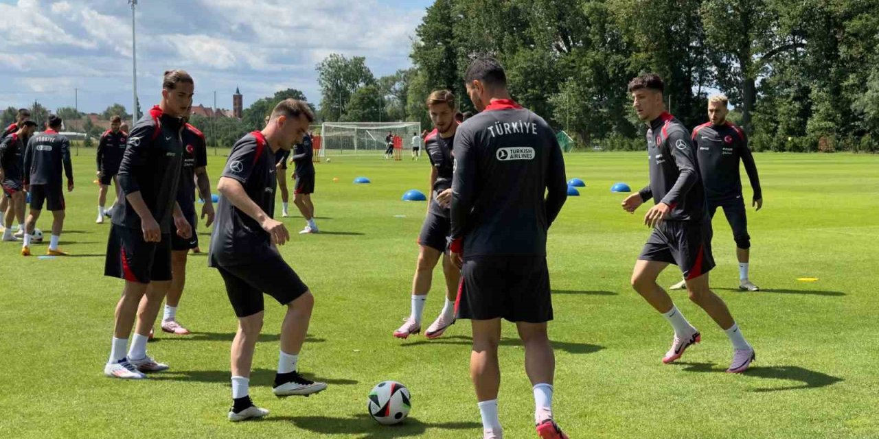 A Milli Futbol Takımı, Polonya maçı hazırlıklarını tamamladı