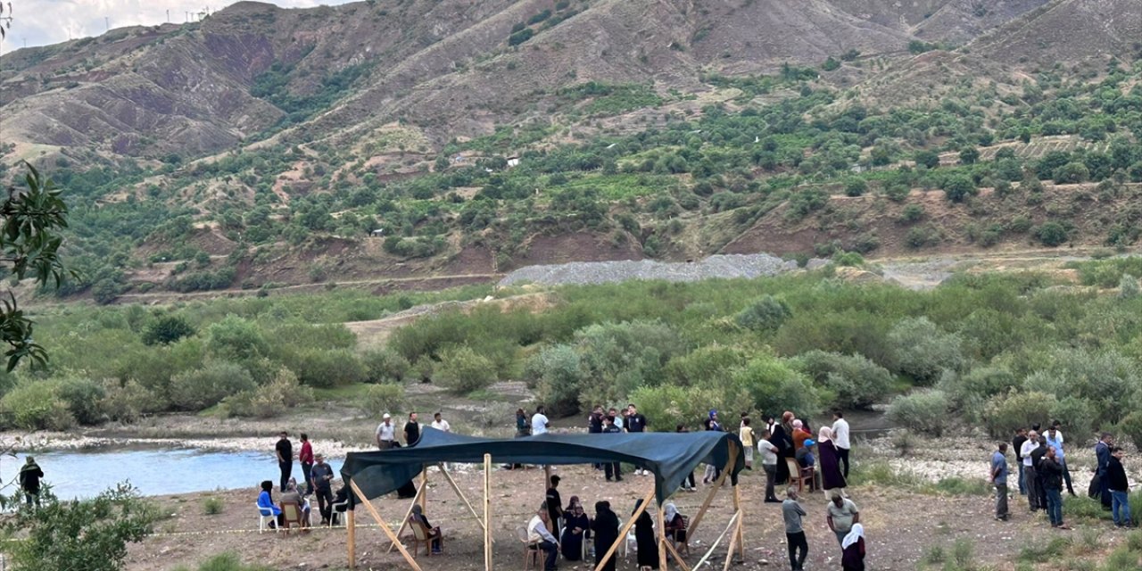 Murat Nehri'nde kaybolan çocuğu arama çalışmaları sürüyor