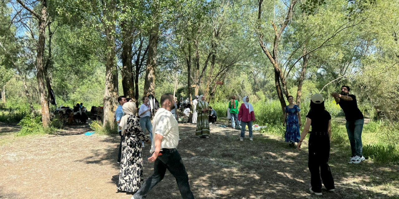 Ağrı’da Piknik Alanları Doldu Taştı