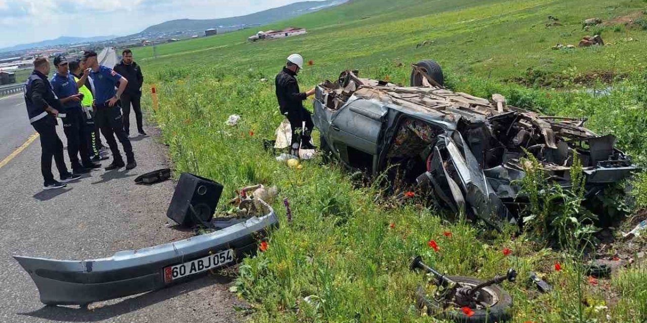 Karas'ta feci kaza: 1'i ağır 2 yaralı