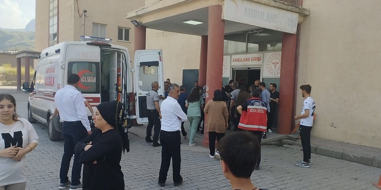 Otomobil Zap Suyu’na uçtu: Polis ve eşi yaralı kurtarıldı