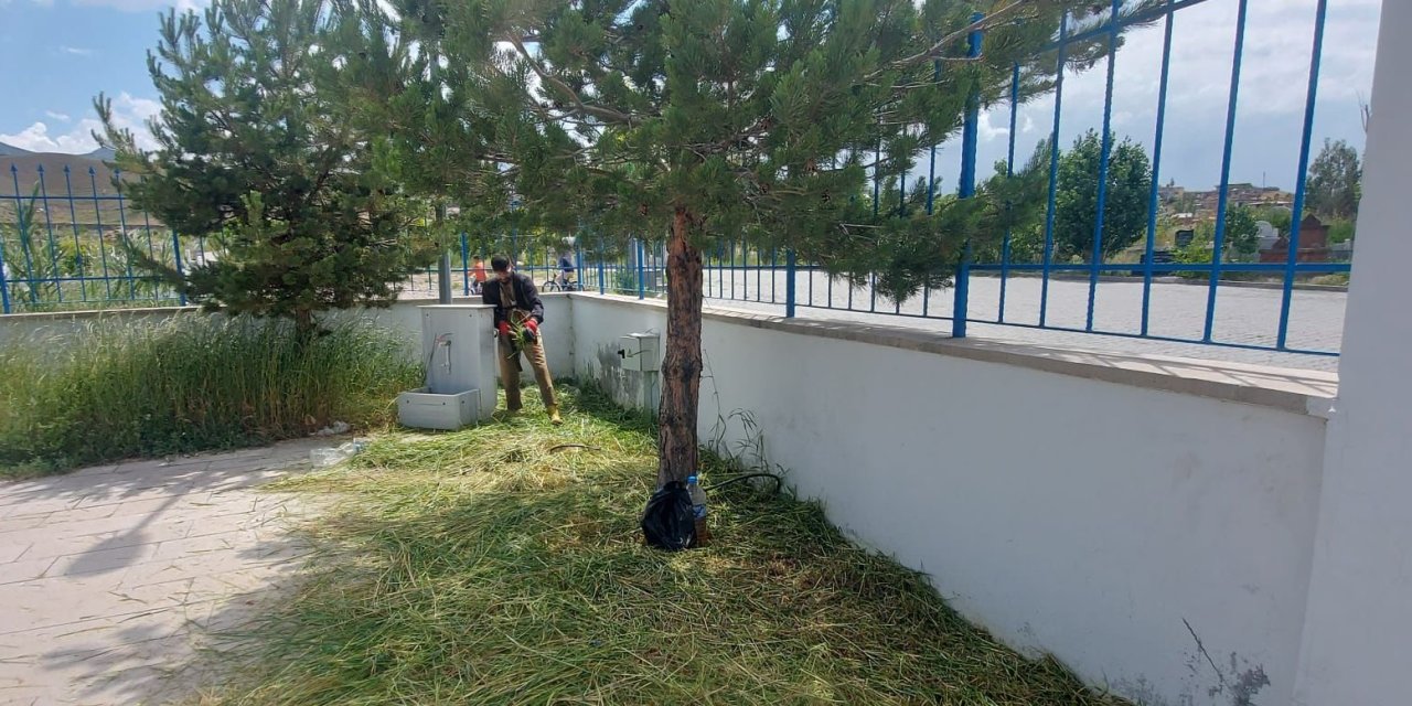 Doğubayazıt’ta Mezarlıklarda Bayram Hazırlığı