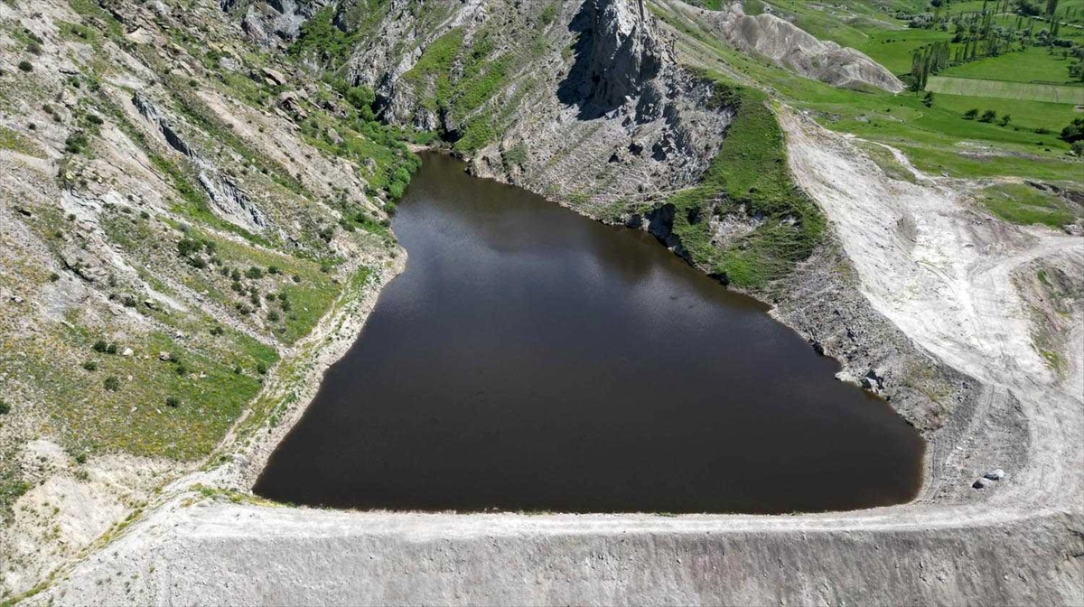 Erzurum Büyükşehir Belediyesinin yaptığı göletler çiftçinin hayatını kolaylaştırdı