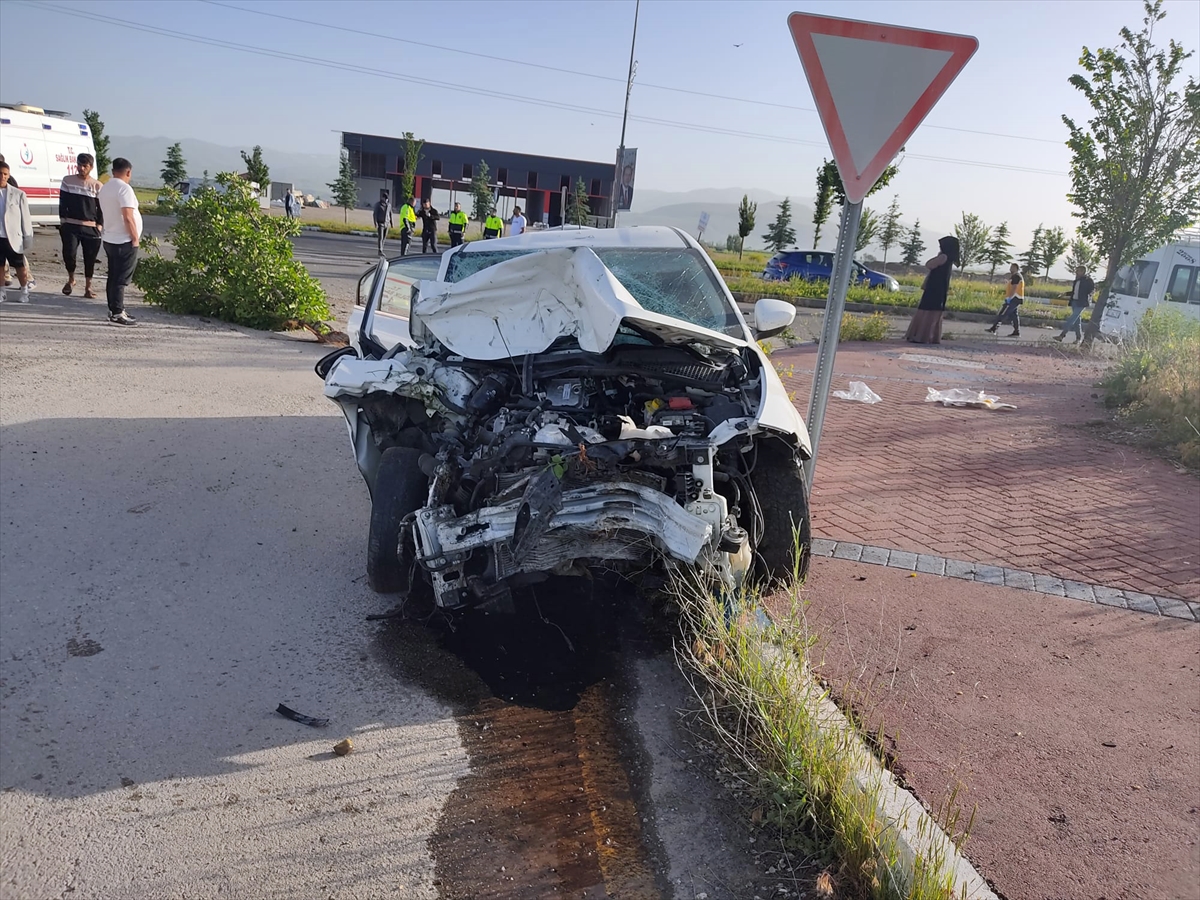 Erzurum'da feci kaza: 12 yaralı