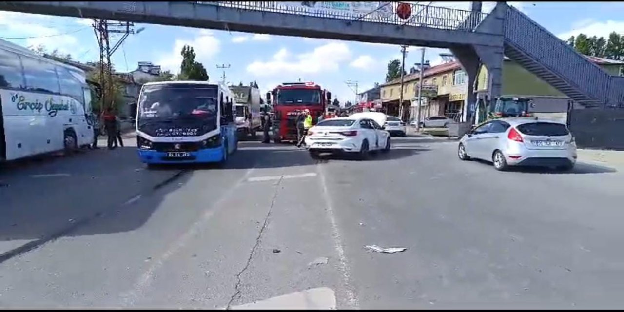 Ağrı’da feci kaza: kadın sürücü araçtan zor çıkarıldı