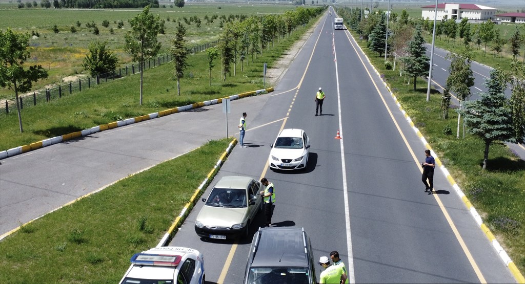 Erzurum’da sıkı trafik denetimi