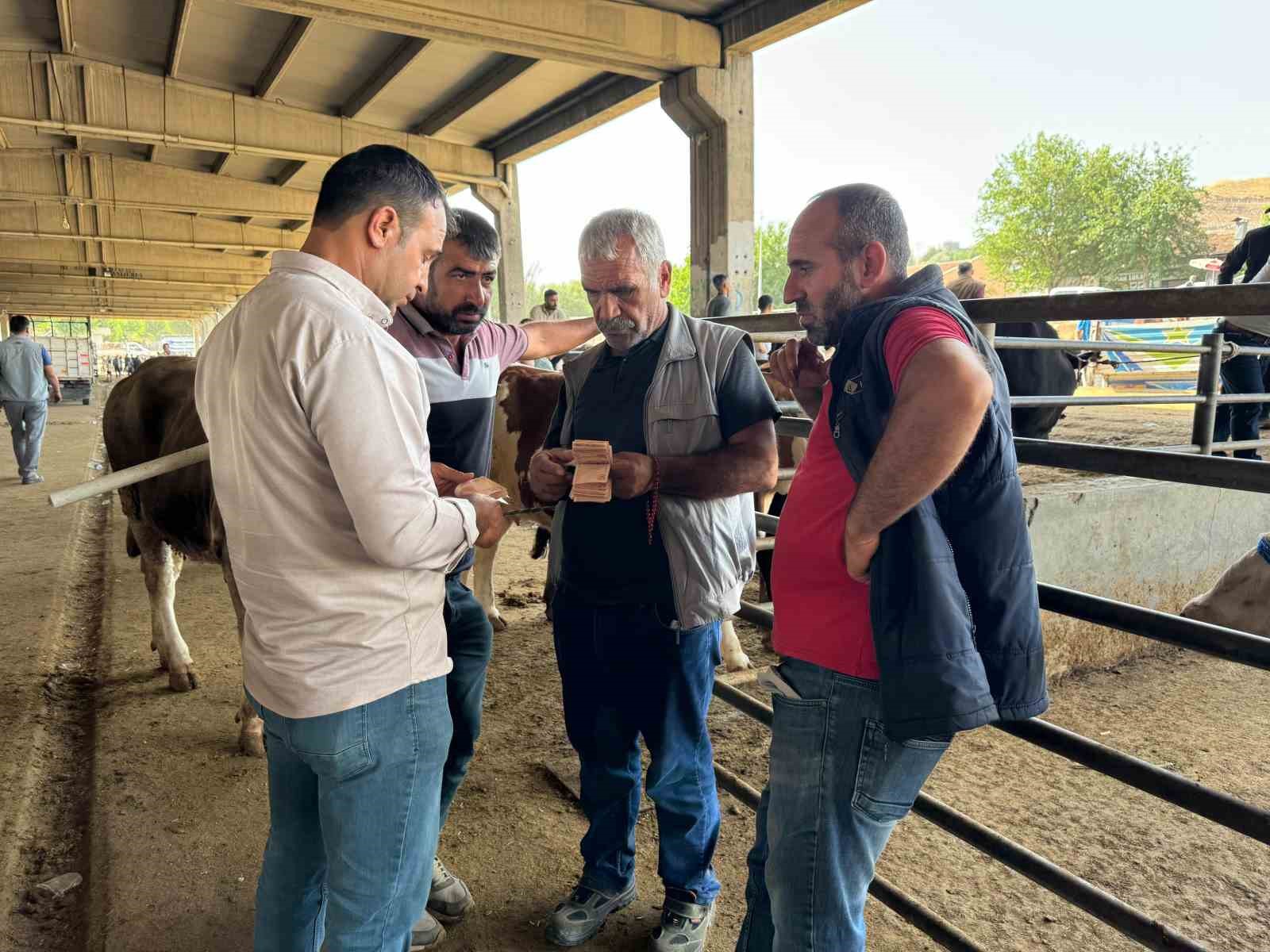 Diyarbakır'da son pazarlıklar yapılıyor