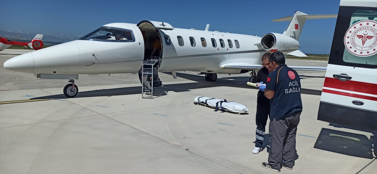 Van'da ambulans uçak iki hasta için havalandı