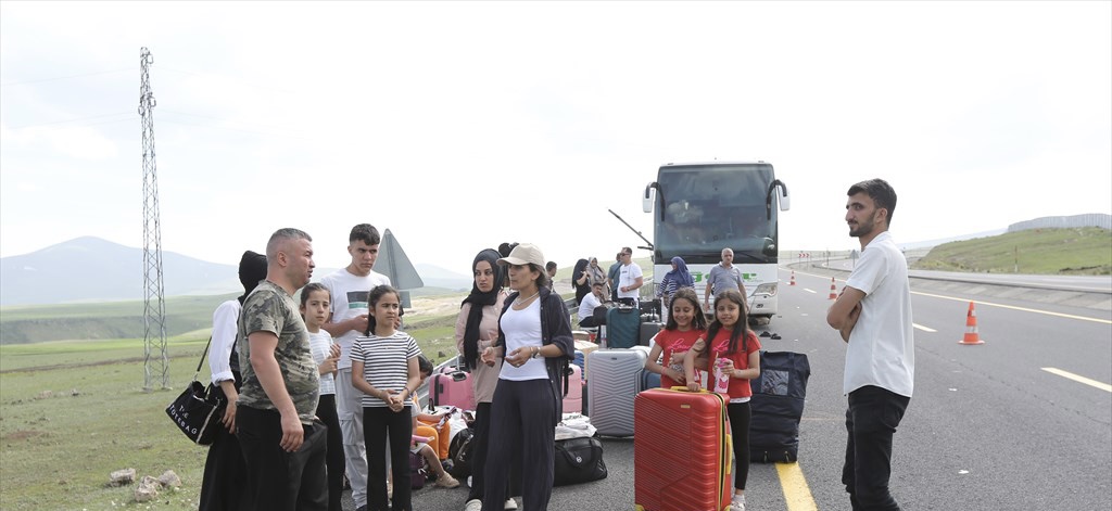 Kars'ta yolcu otobüsünde yangın çıktı