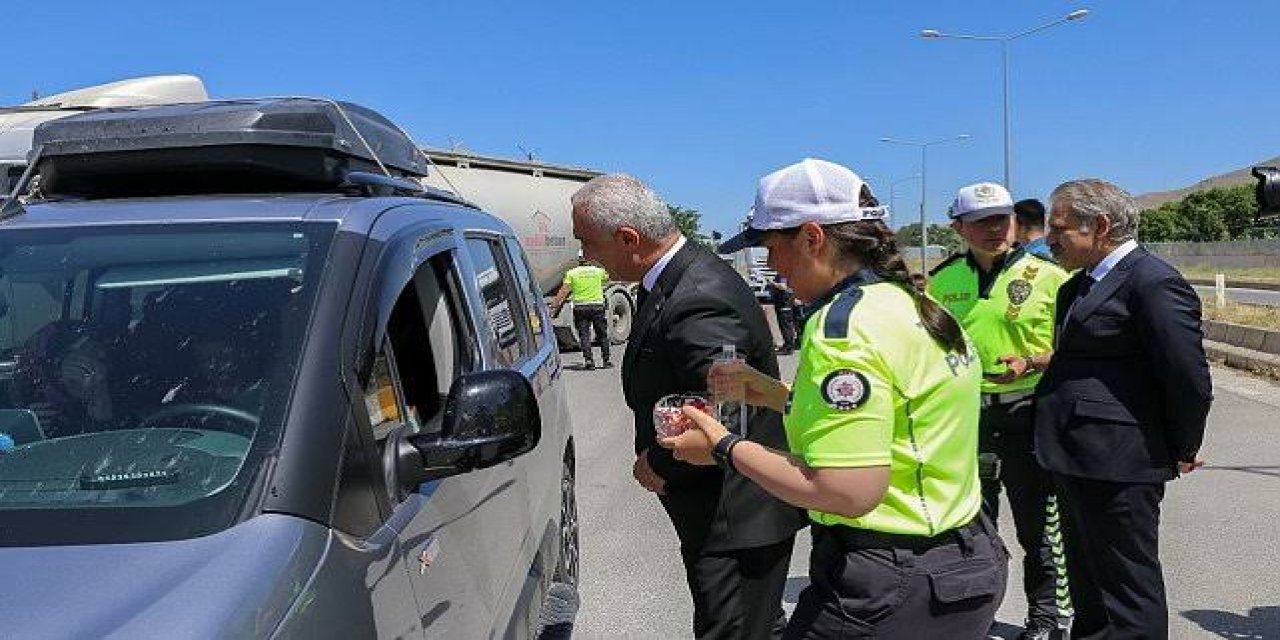 Muş Valisi Çakır, güvenlik güçlerinin bayramını kutladı