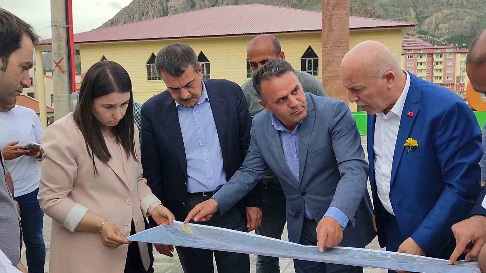 Milli Eğitim Bakanı Tekin, bayramı Erzurum'da baba ocağında geçiriyor