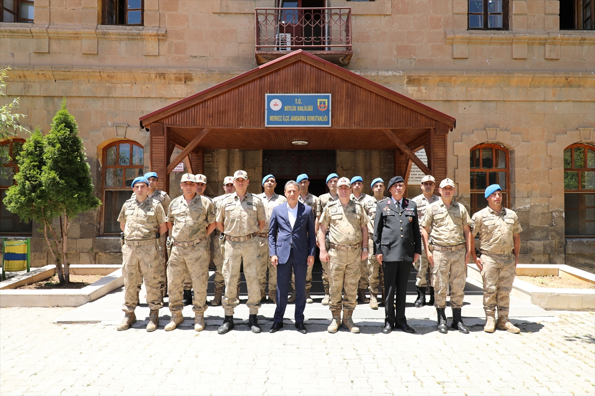 Bitlis Valisi Karaömeroğlu, güvenlik güçlerinin bayramını kutladı