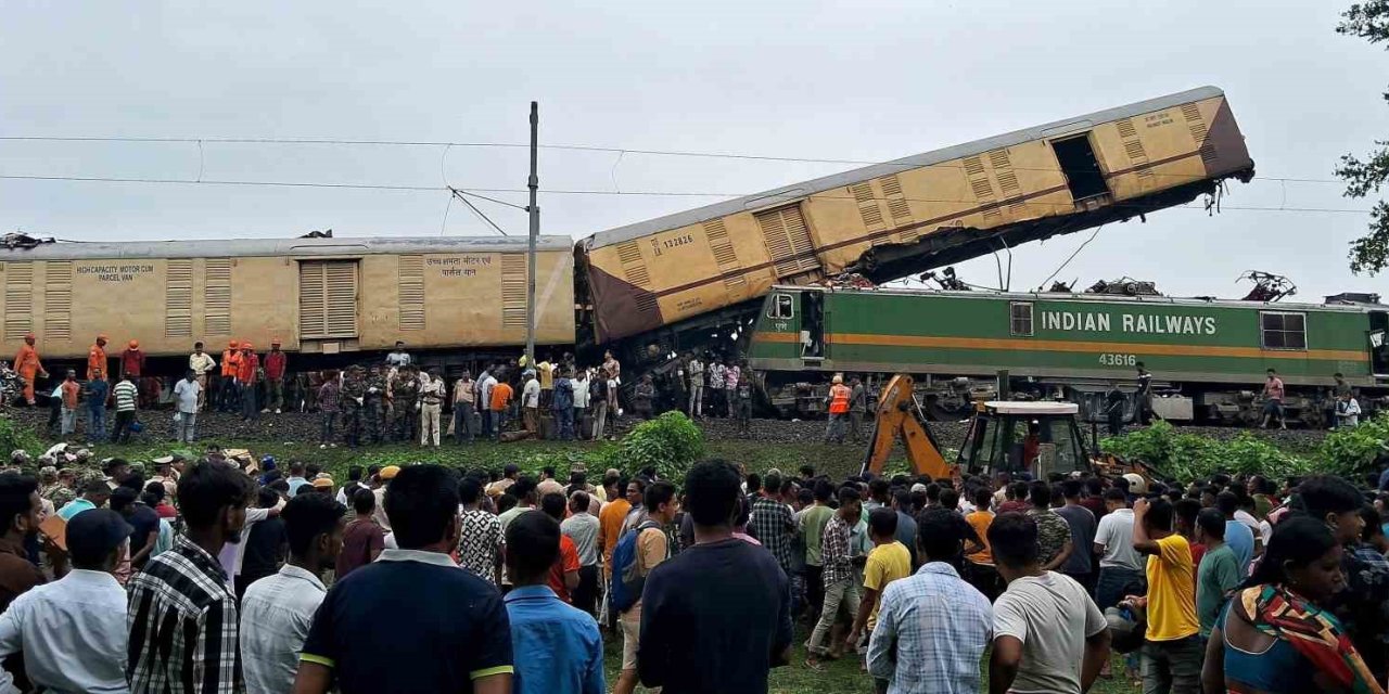 Hindistan’da tren kazası: 8 ölü, 60 yaralı