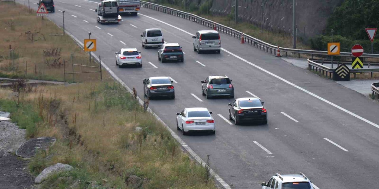 Tatilcilerin dönüş yolculuğu başladı: Bolu geçişi rahat