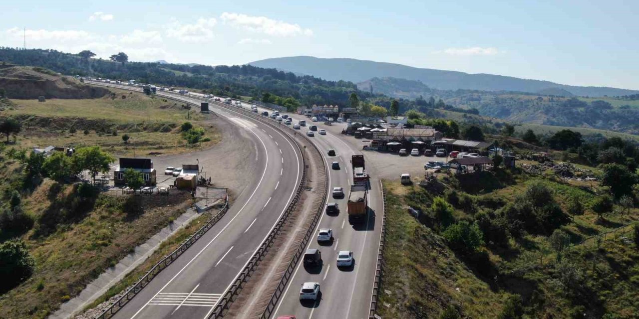 21 ilin geçiş noktasında bayram dönüşü yoğunluğu yaşanıyor