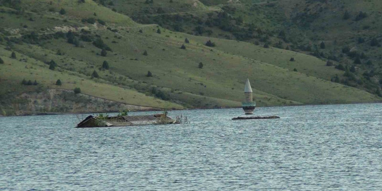 Baraj su tuttu, köyden bir tek minare kaldı